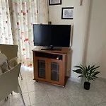 Panos 公寓 *